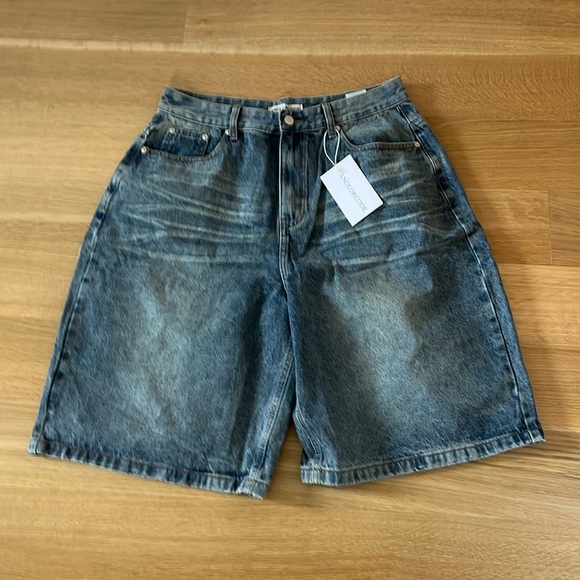 Embossed washed baggy denim shorts - Picture 3 of 5